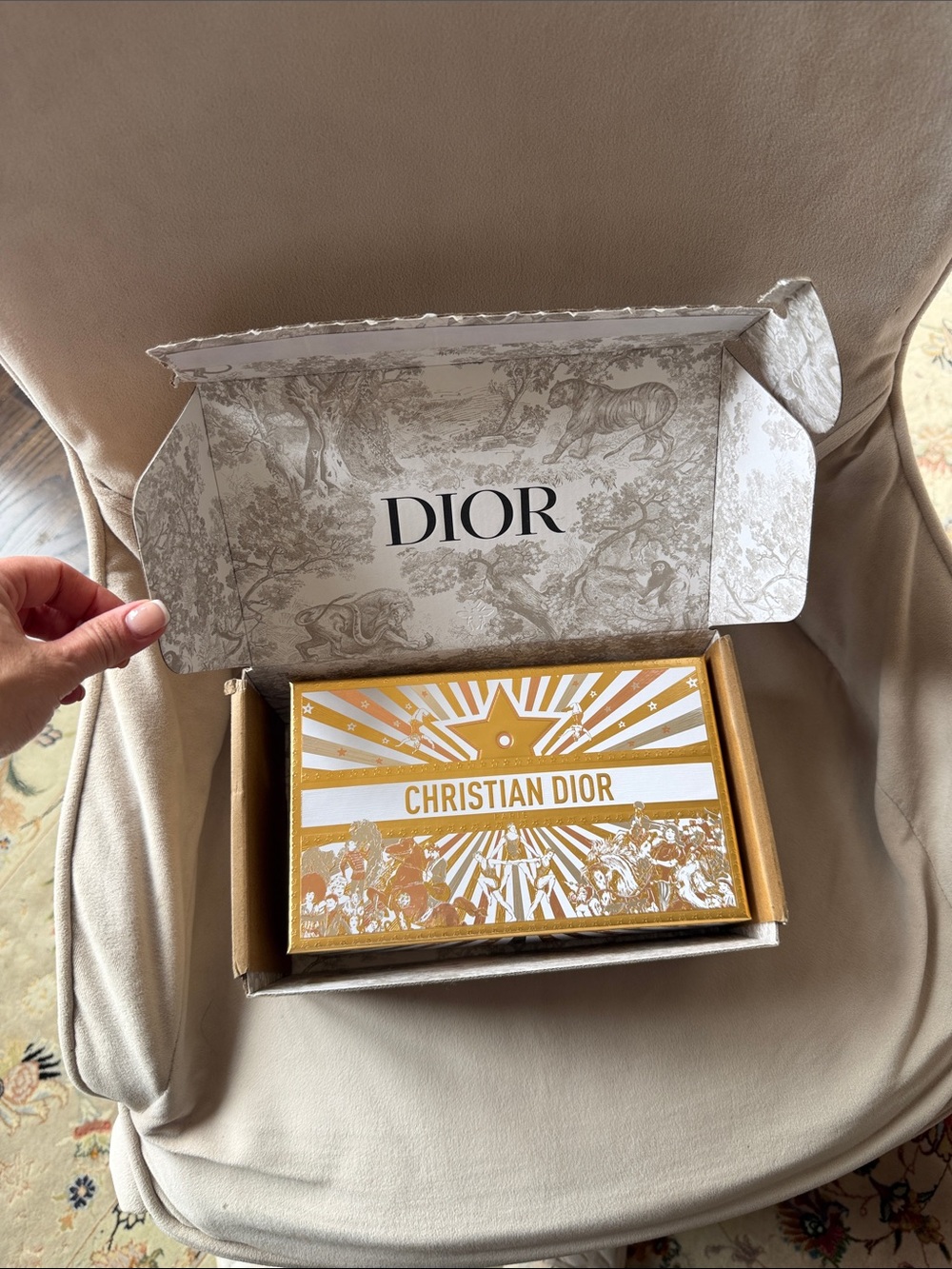 CHRISTIAN DIOR Unisex Sunglasses Accessory Box — Gold and White